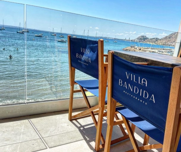 Villa Bandida (Alicante), el restaurante más gastronómico del grupo “Cala Bandida”…